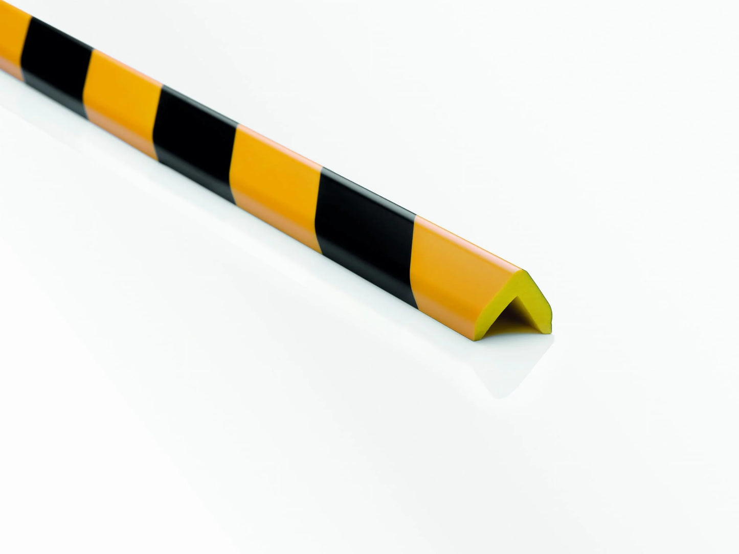 Advarsels og beskyttelsesprofil hjørne Gul/Sort A-Type │ Edge protection PU Foam Health and Safety Yellow/Black Corner - 1 m