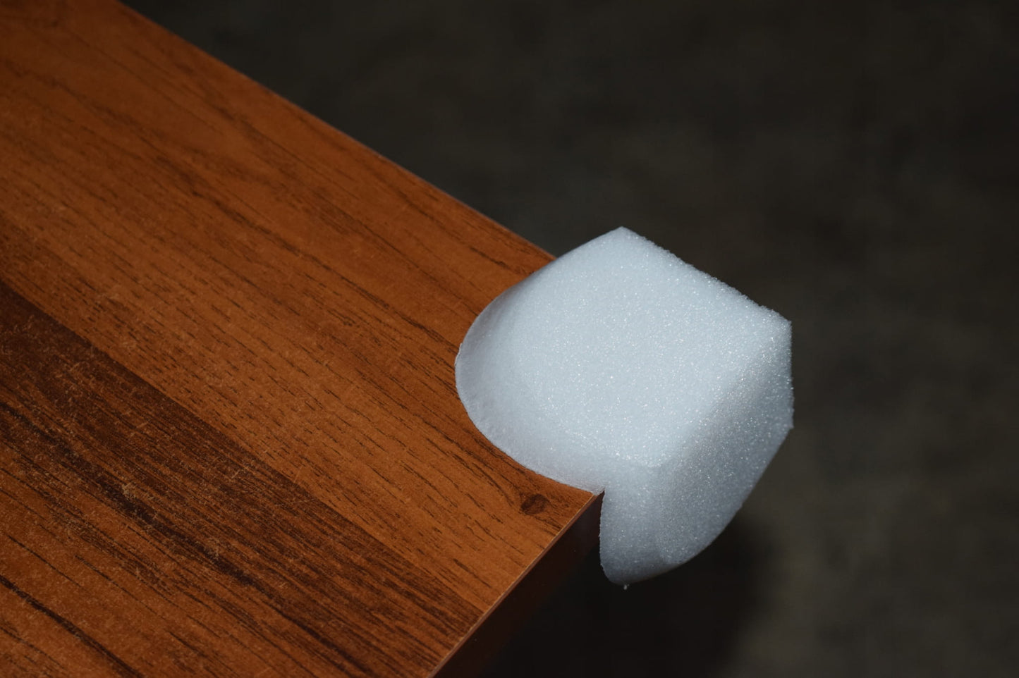 Hjørnebeskyttelse skum 75 mm x 10 mm │ Foam Corner Protectors - pk a`3900 stk.